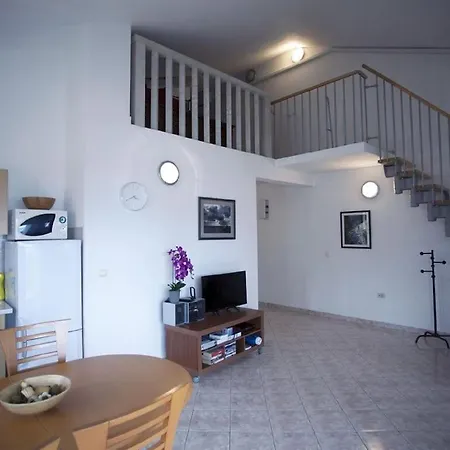 شقة Penthouse Duplex Nina - Seaview 250m To And Restaurants - Free Parking - And Ciovo - 15 Minutes To Airport *